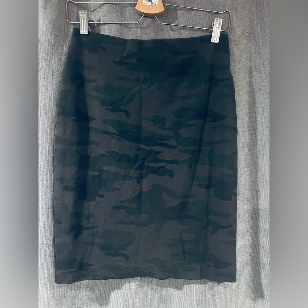 Sanctuary Black Camo Pencil Skirt